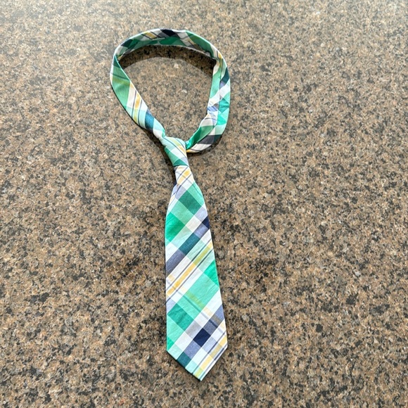 GAP tie - Picture 2 of 4